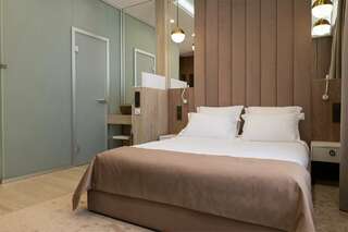 Гостиница Шато Омск Улучшенный двухместный номер с 1 кроватью-1