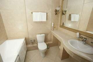 Гостиница Шато Омск Двухместный номер с 1 кроватью или 2 отдельными кроватями-3